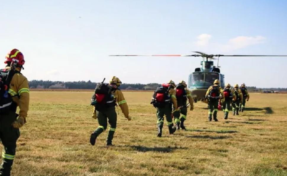 Las Fuerzas Armadas Argentinas Apoyan Combate Del Fuego En Delta Del