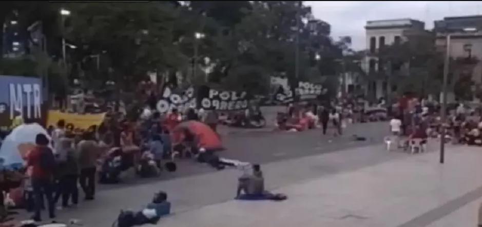 Contin A El Acampe De La Unidad Piquetera En Plaza Independencia