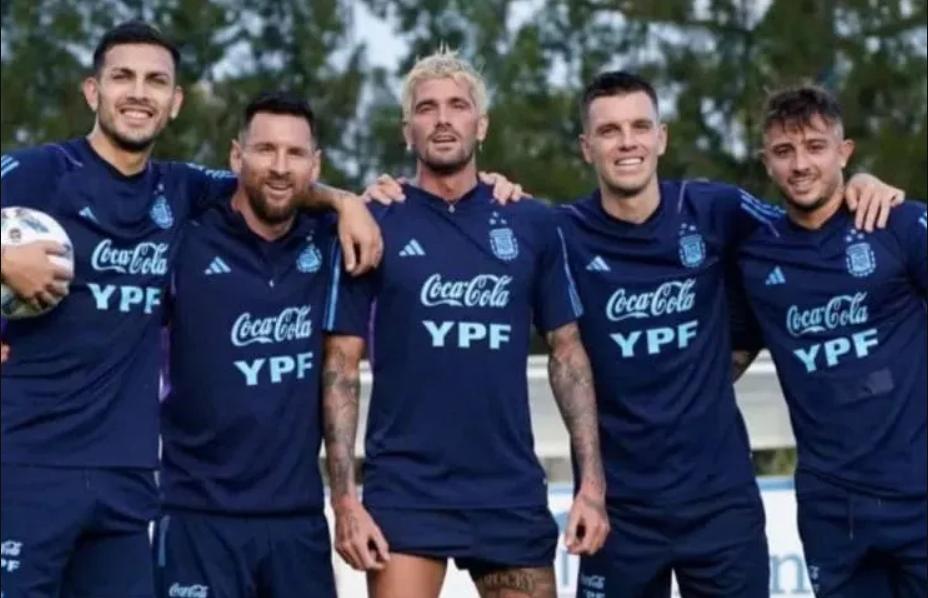 Con Messi a la cabeza y plantel completo la Selección Argentina le