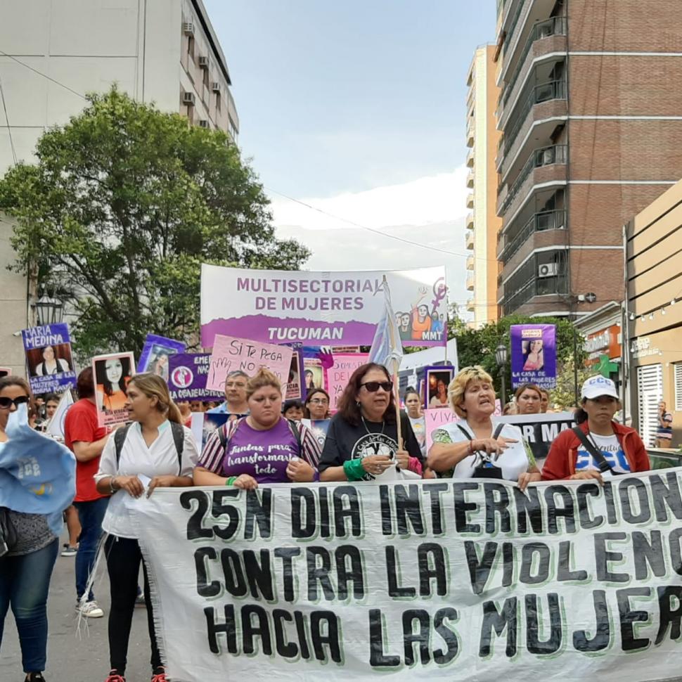 Marcha Por El Día Internacional De Lucha Contra La Violencia Hacia Las Mujeres Radio 9609